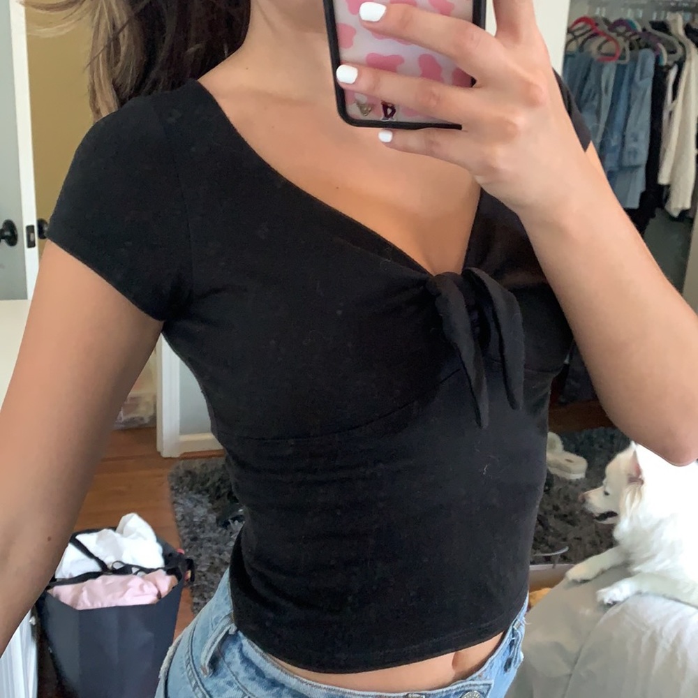 CROP TOP W TIE DETAIL - Picture 2 of 3